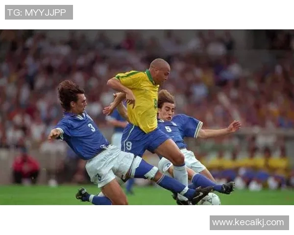 小罗纳尔多:足球场上的魔术师与传奇人生的精彩瞬间 小罗纳尔多:足球场上的魔术师与传奇人生的精彩瞬间