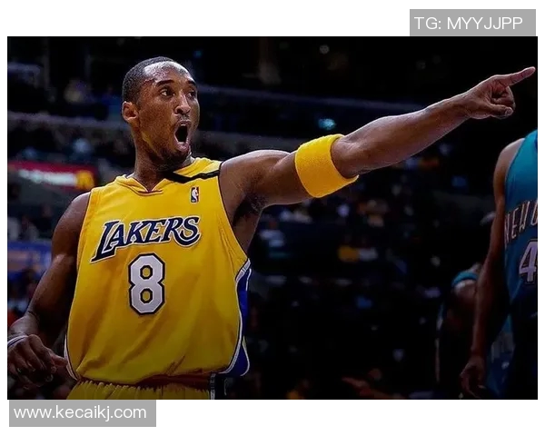 足球明星目睹科比传奇风采的震撼反应与深刻感悟