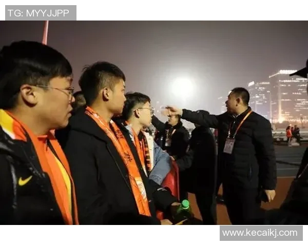 青岛足球明星邀请赛盛况空前球迷欢聚一堂共庆足球盛宴 青岛足球明星邀请赛盛况空前球迷欢聚一堂共庆足球盛宴