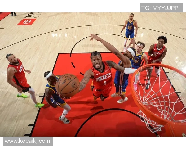 2015年NBA季后赛勇士与小牛的精彩对决回顾与分析