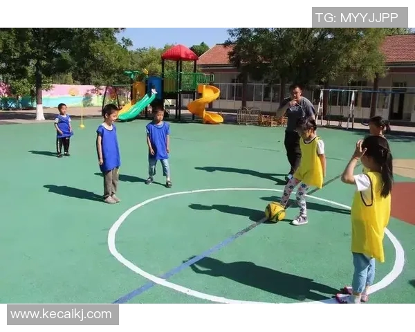 幼儿园足球明星区角活动探索培养孩子团队合作与运动技能的乐趣与成长